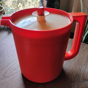 Vintage Tupperware 1.5 Quart Pitcher